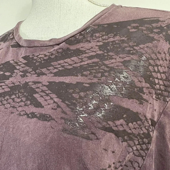 Guess Snakeskin Muted Purple Graphic Long Sleeve Shirt 100% Cotton Knit Graphic - Picture 6 of 7